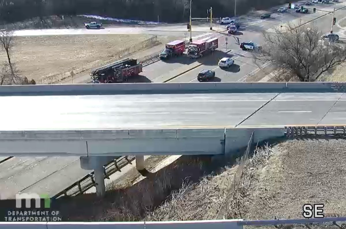Burnsville Man Dies After Veering Off I-35E