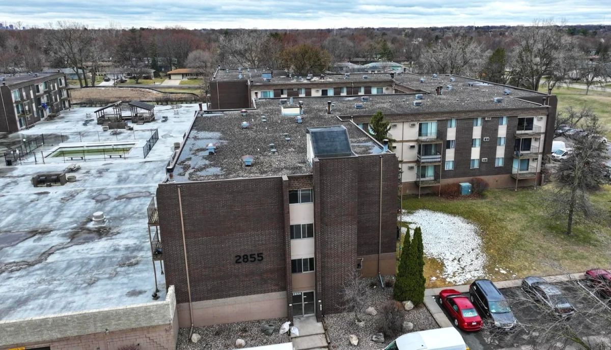 Crews Battle 2-Alarm Blaze at Roseville Apartment Building