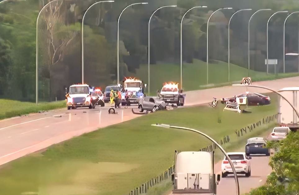 2 Dead After Overnight Head-On Crash in Oakdale