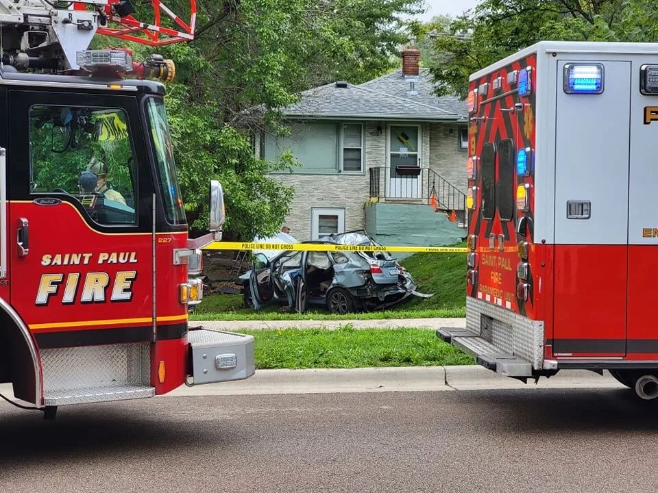 2 Dead After Pursuit, Crash in Maplewood